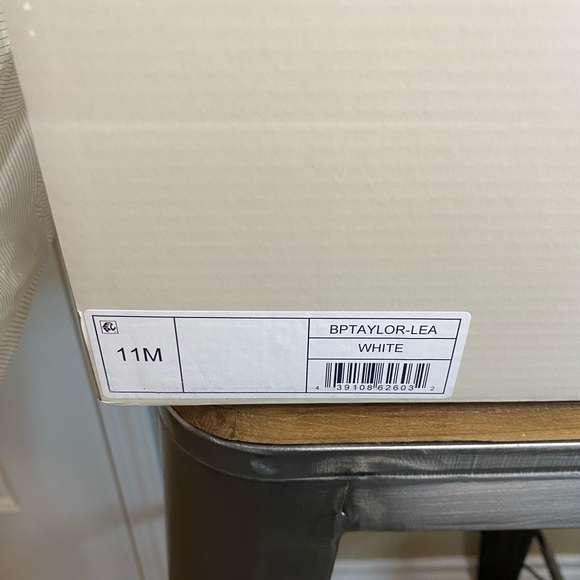 NIB BP Taylor White Leather Chunky Heel Boots - Picture 3 of 11